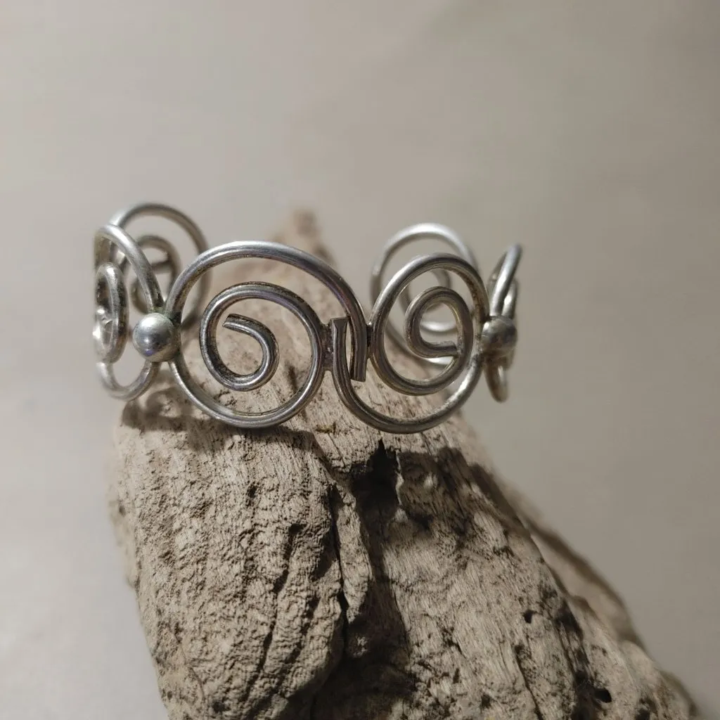 Vintage Circle Cuff Bangle Sterling Wide Swirl Bracelet Grams Stamped Mexican Silver - Image 7