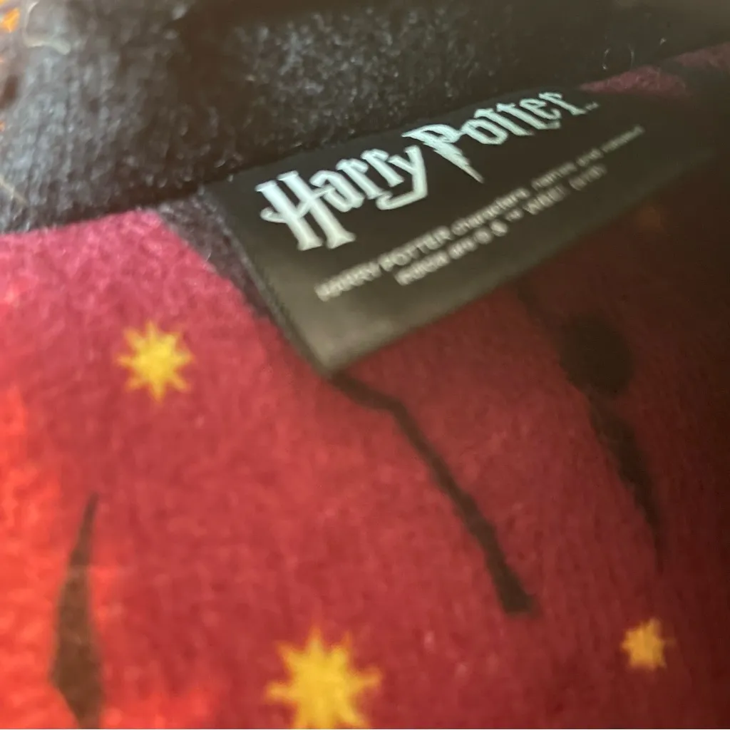 Hogwarts Black Fuzzy Slippers unisex (W6-9)(M5-8) good condition - Image 6