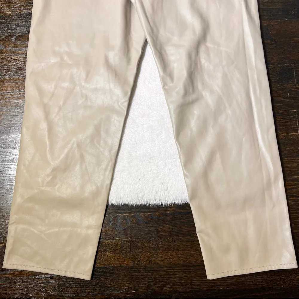 Madewell The Perfect Vintage Straight Jean in Faux Leather (Pumice) - Image 9