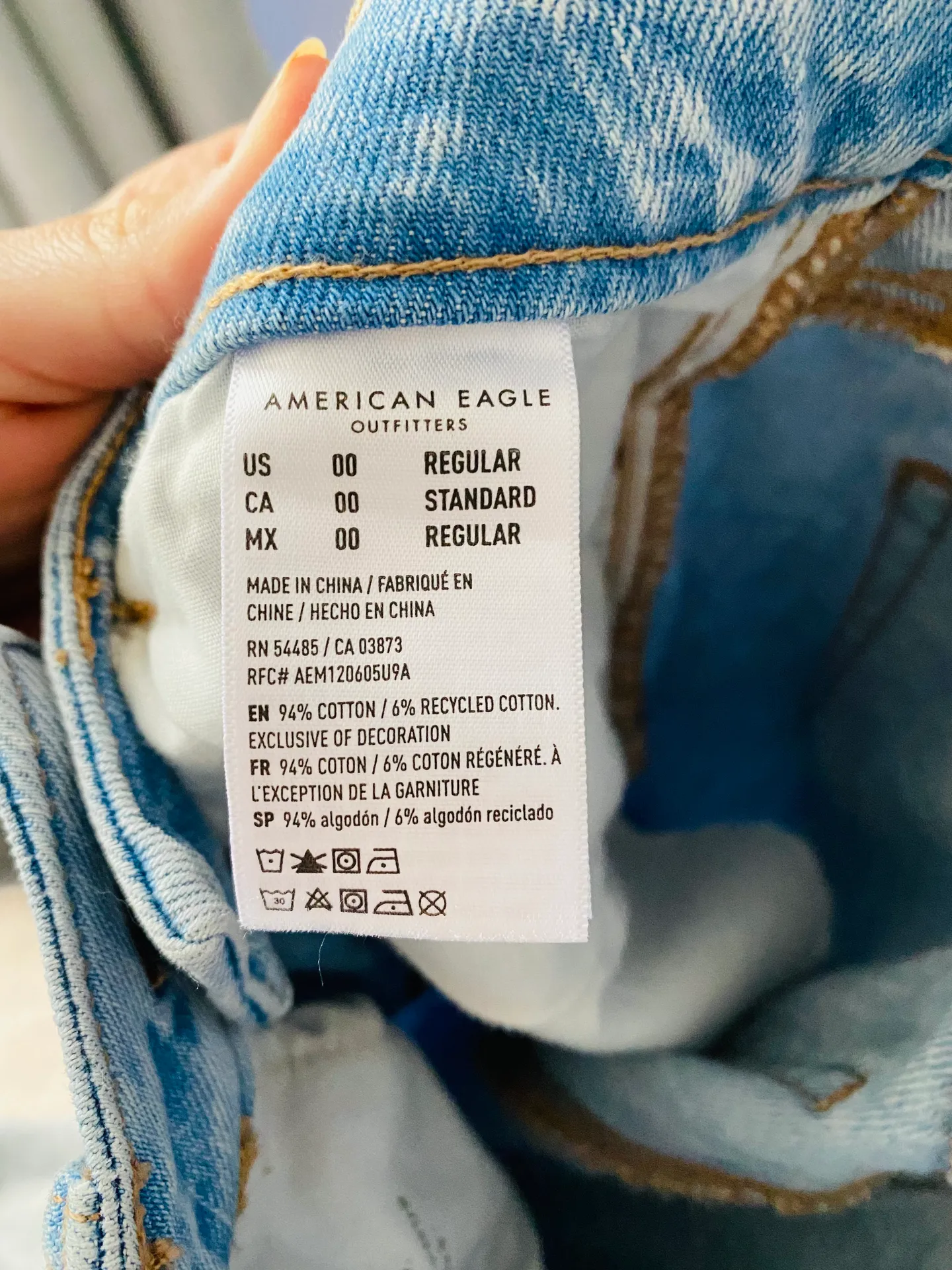 American Eagle Ripped Jeans - Image 4