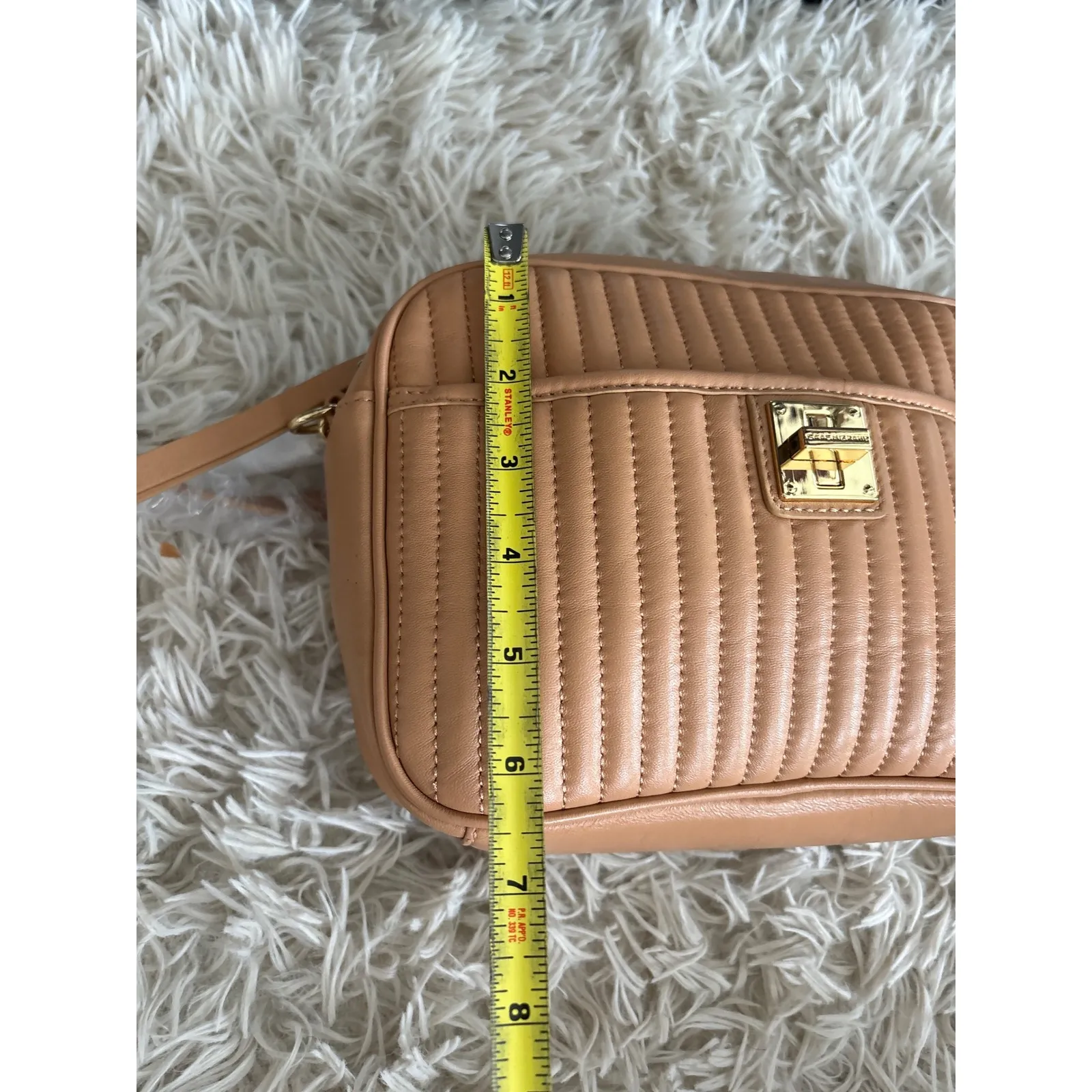 Isaac Mizrahi Quilted Camera Bag Tan Leather Crossbody Tassel Gold Lock NWT - Image 7