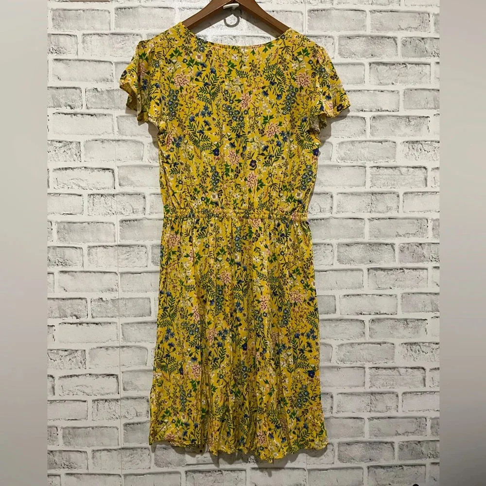 Old Navy yellow floral print short sleeve v-neck dress Medium - Image 2