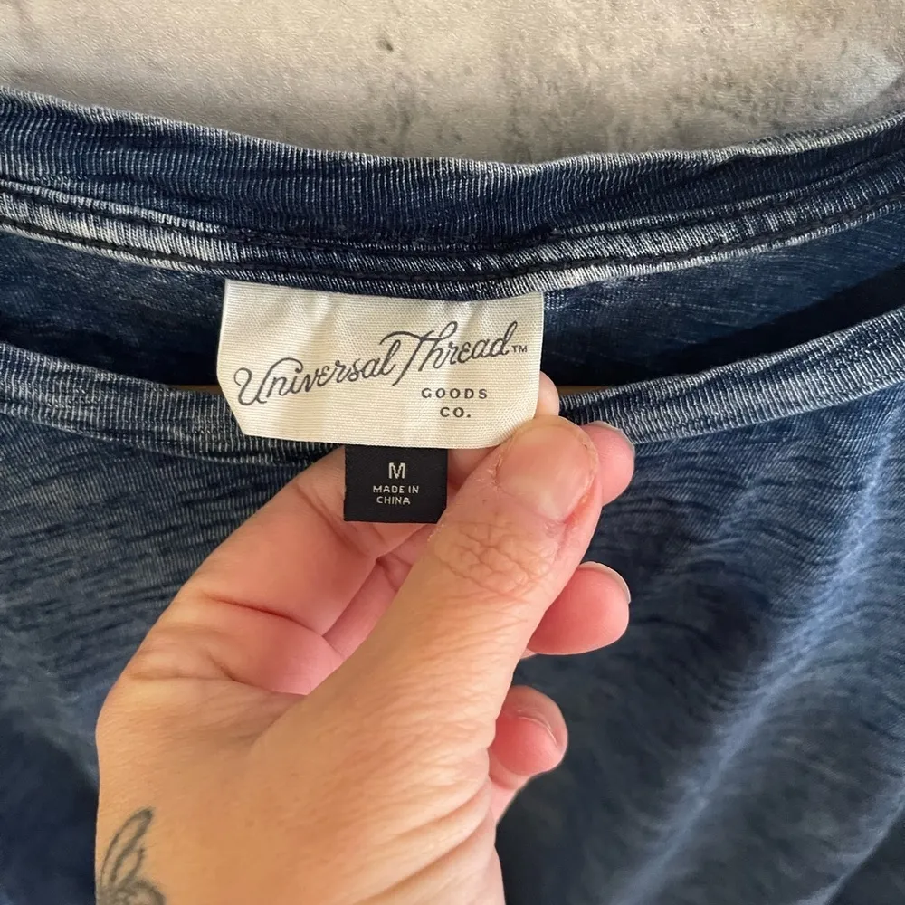 Women’s Universal Thread blue heather layer sleeve 100% cotton t-shirt Medium - Image 3