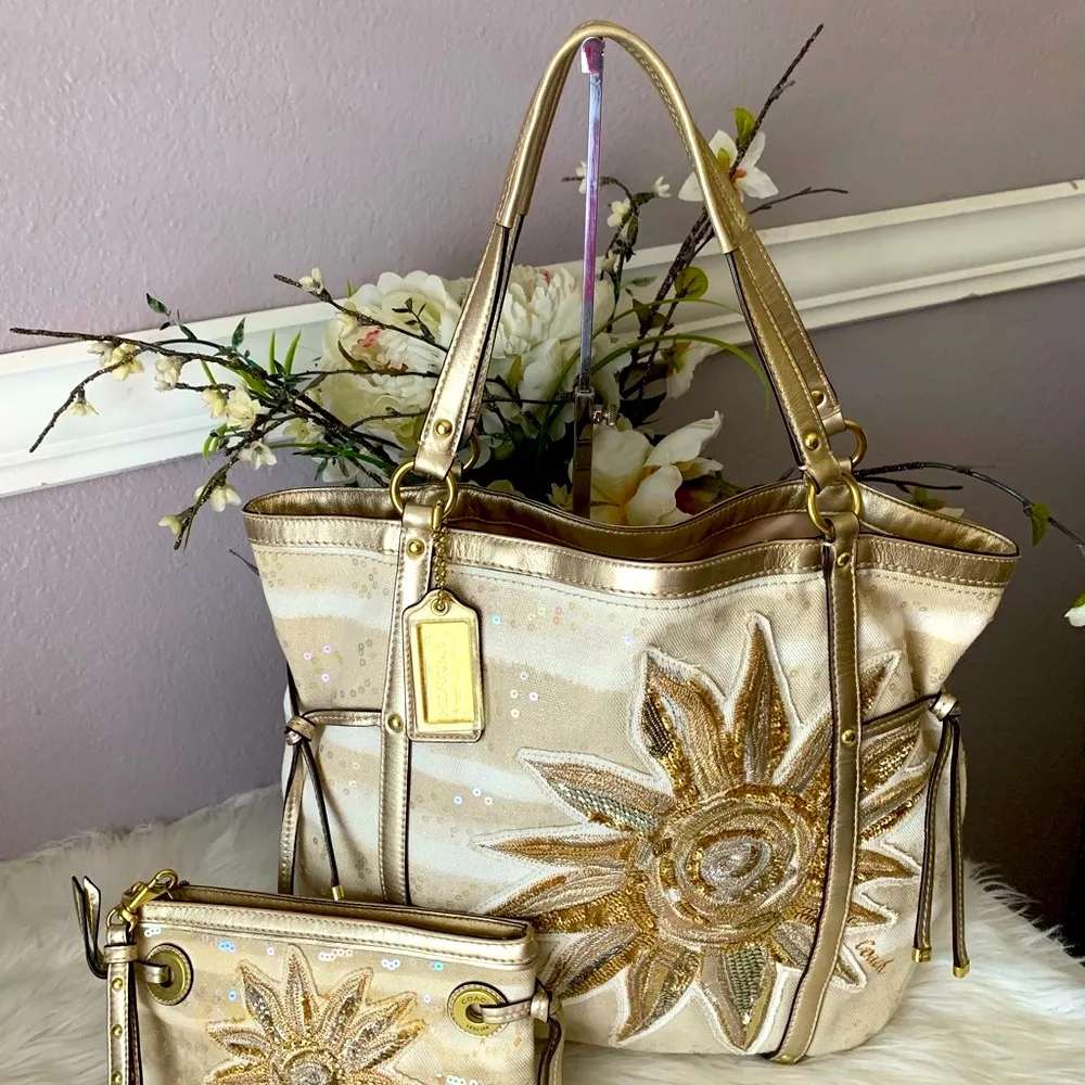 COACH AUDREY LARGE LIMITED EDITION SUN/STARFISH CANVAS/LEATHER TOTE & WRISTLET - Image 2