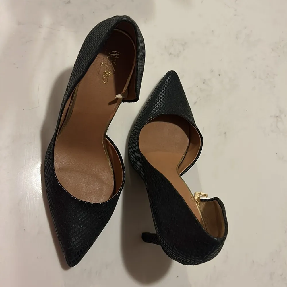 Mossimo Heels Size 9.5 - Image 2