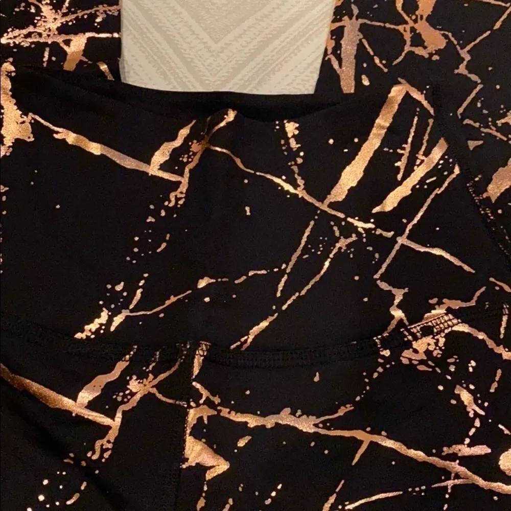 BEYOND YOGA Rose Gold Splatter on Black Full Length Leggings Size XS - Image 5
