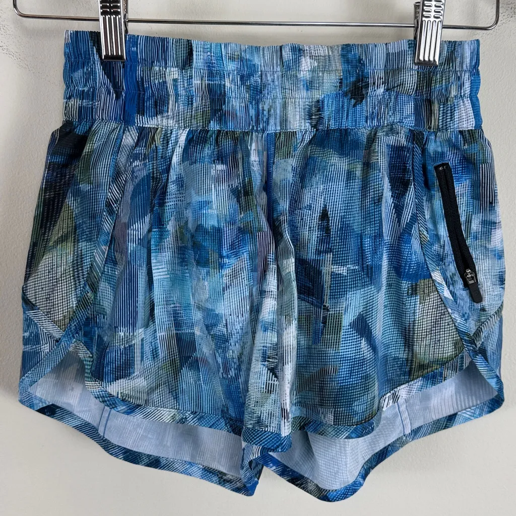 Lululemon Tracker‎ Short V 4” in Sun Dazed Multi Blue Size 4 - Image 3