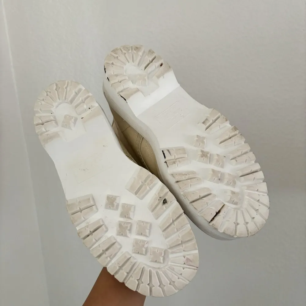 Molly Glitter White Platform Boots 9 - Image 3