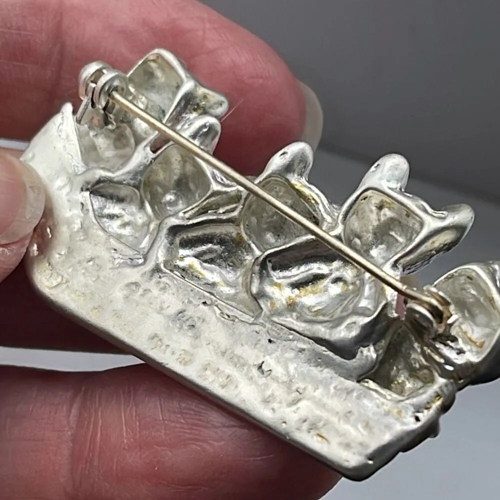 Vintage Kitties in a basket brooch. Silver - Image 5