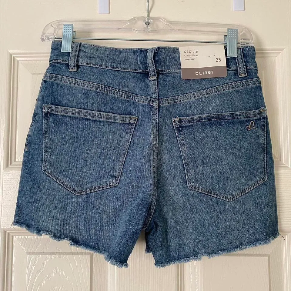 NWT DL1961 Cecilia Classic Short in Newton size 25 Raw Hem Jean Denim - Image 2