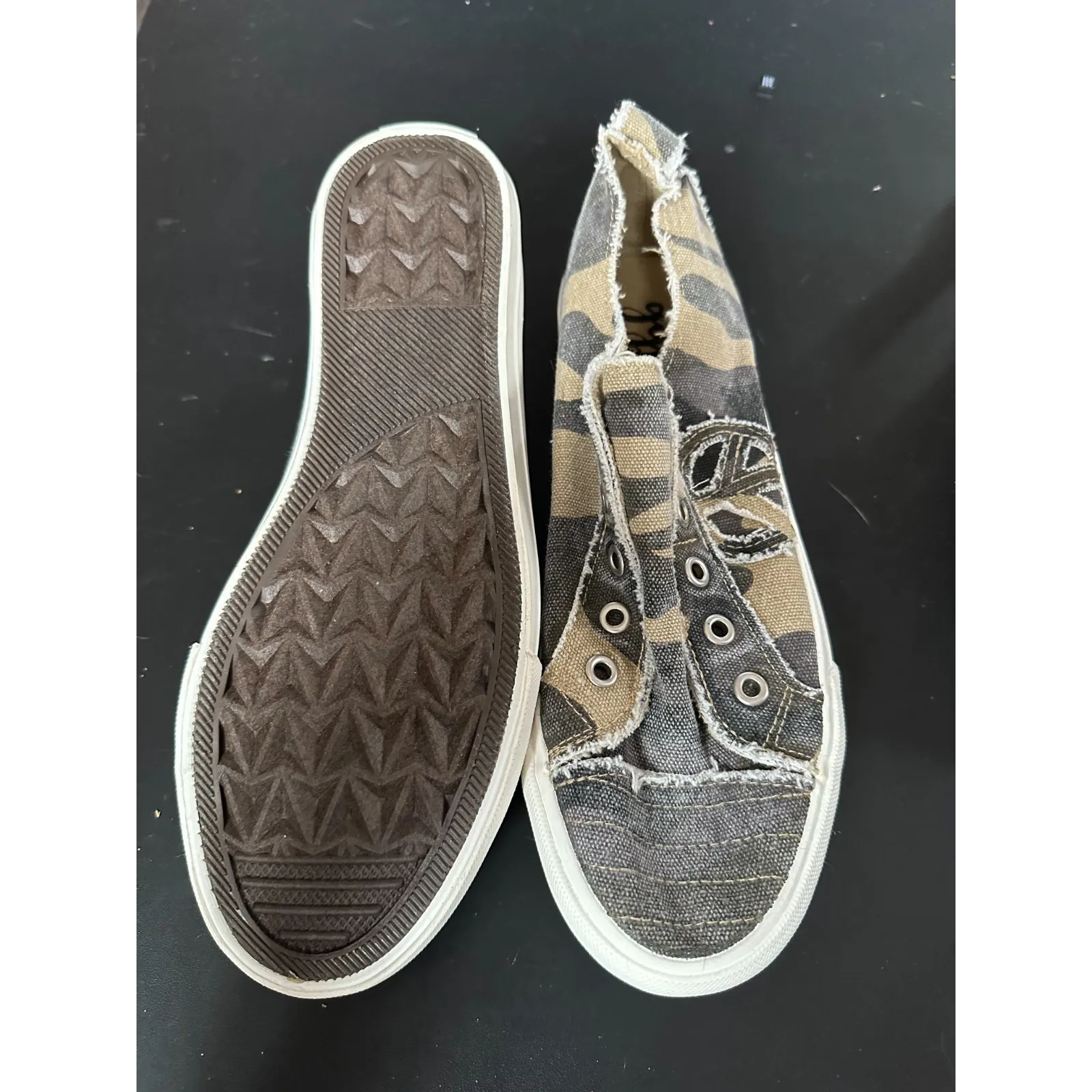 Gypsy Jazz Green Camo Slip On Sneakers in 7.5 NWOB - Image 2