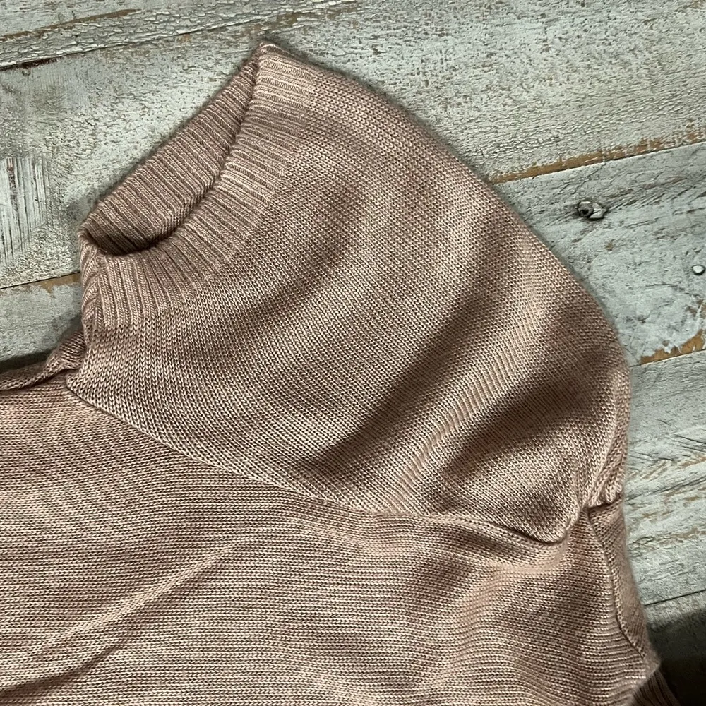 XXI Women’s Beige Casual Short Sleeve Turtleneck Dress Size Small - Image 2