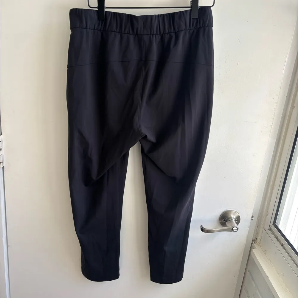 Lululemon‎ On The Fly Crop 23” black Pants 6 athleisure yoga workout streetwear - Image 4