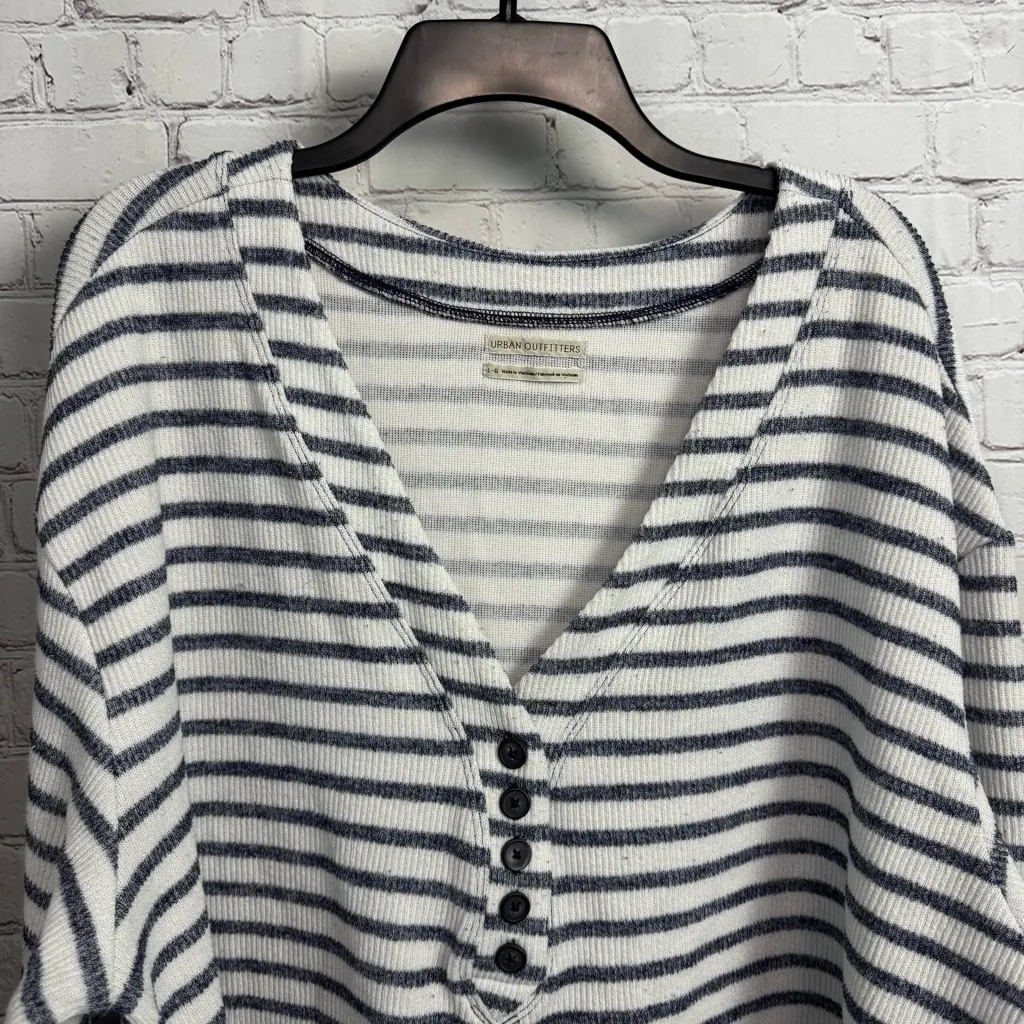 Urban outfitters black striped oversized v neck pullover buttons retro large - Image 5