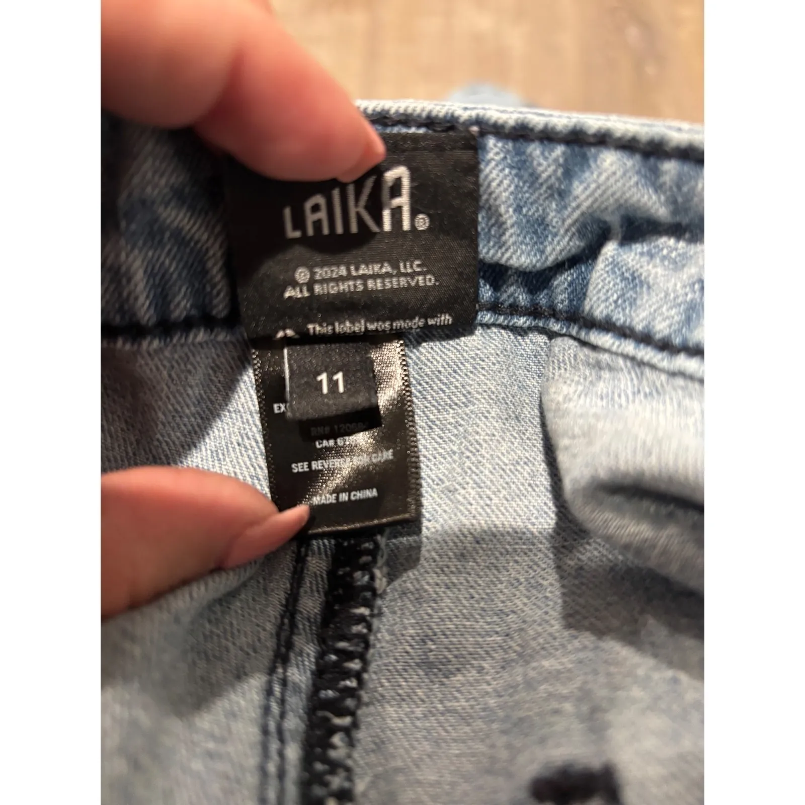 Denim Jeans Coraline Cat Star Print Wide Leg Light Wash Pants Size 11 Blue - Image 8