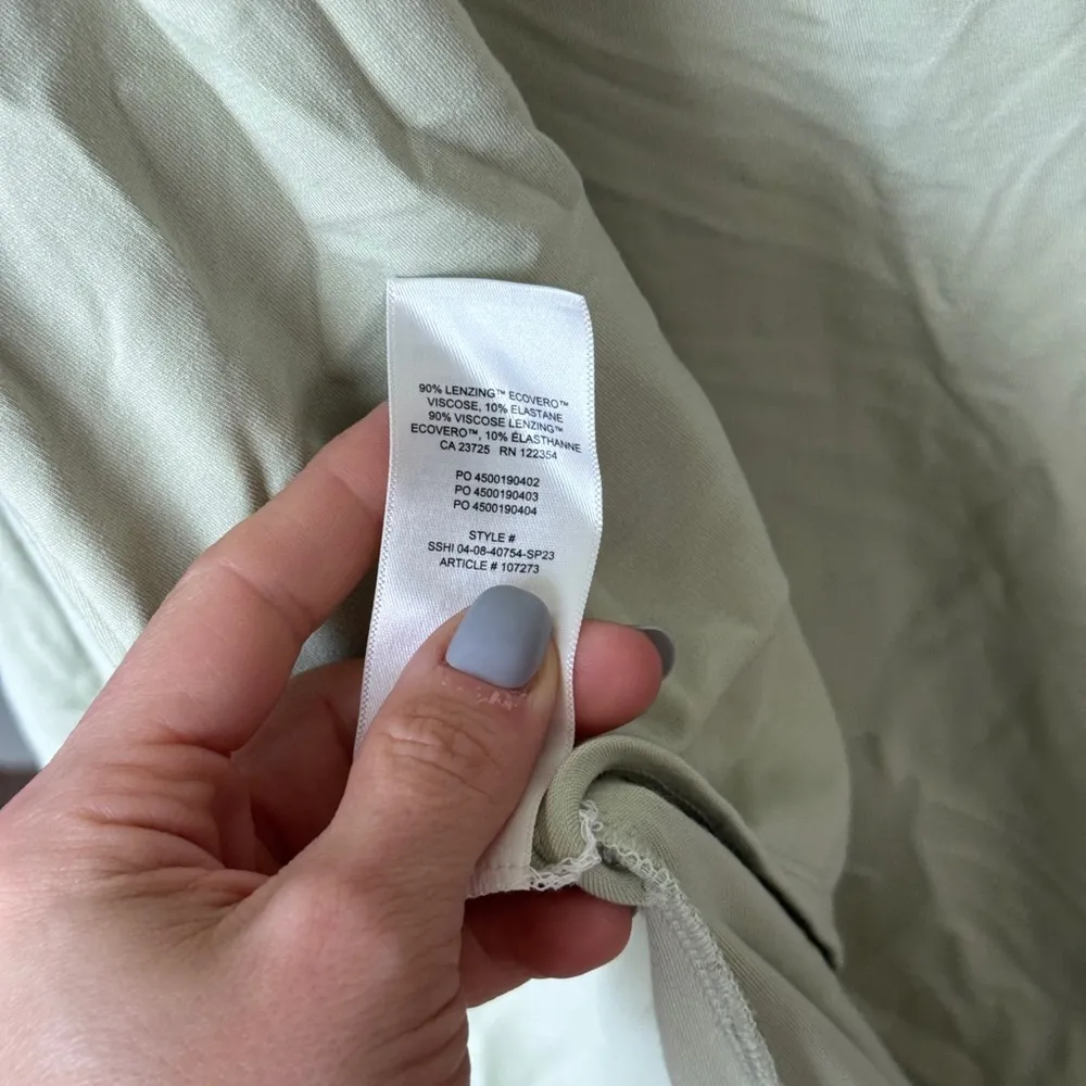 Aritzia Wilfred Saturn Shortsleeve wrap Midi Dress short sleeve bodycon sage - Image 10