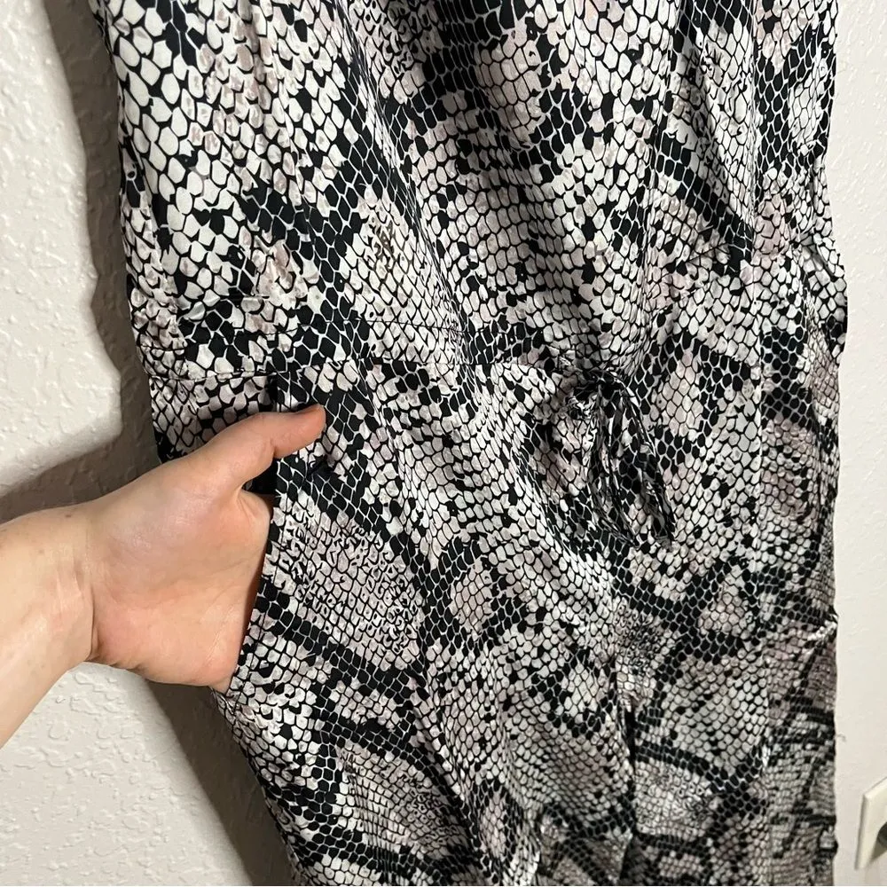 NWT Chaser Women Sz S Grey Snake Print Wide Leg Jumpsuit Spaghetti Strap V Neck - Image 4