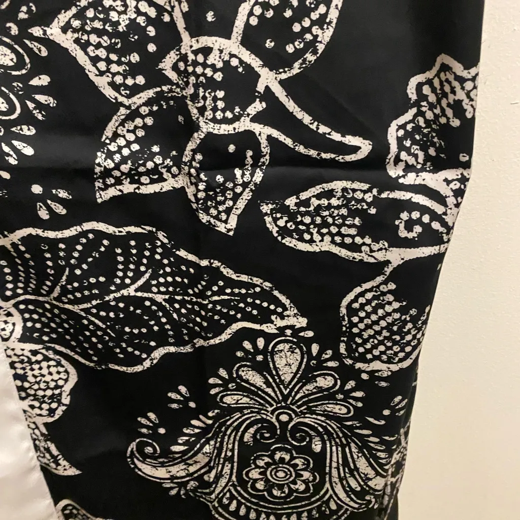 Breezies Womens Long Kimono Robe M Medium Black & White Floral Leaf Print New Size undefined - Image 5