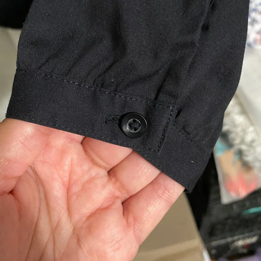 Anne Taylor BLACK RUFFLE BUTTON UP SHIRT. Black Size 6 - Image 6