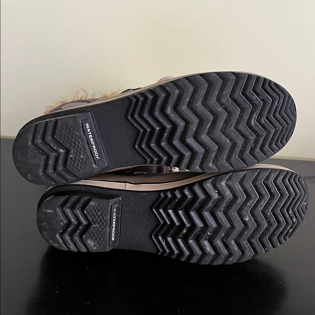 Retail 160.00 Sorel Tofino CVS waterproof boots in a purple/taupe color way - Image 6