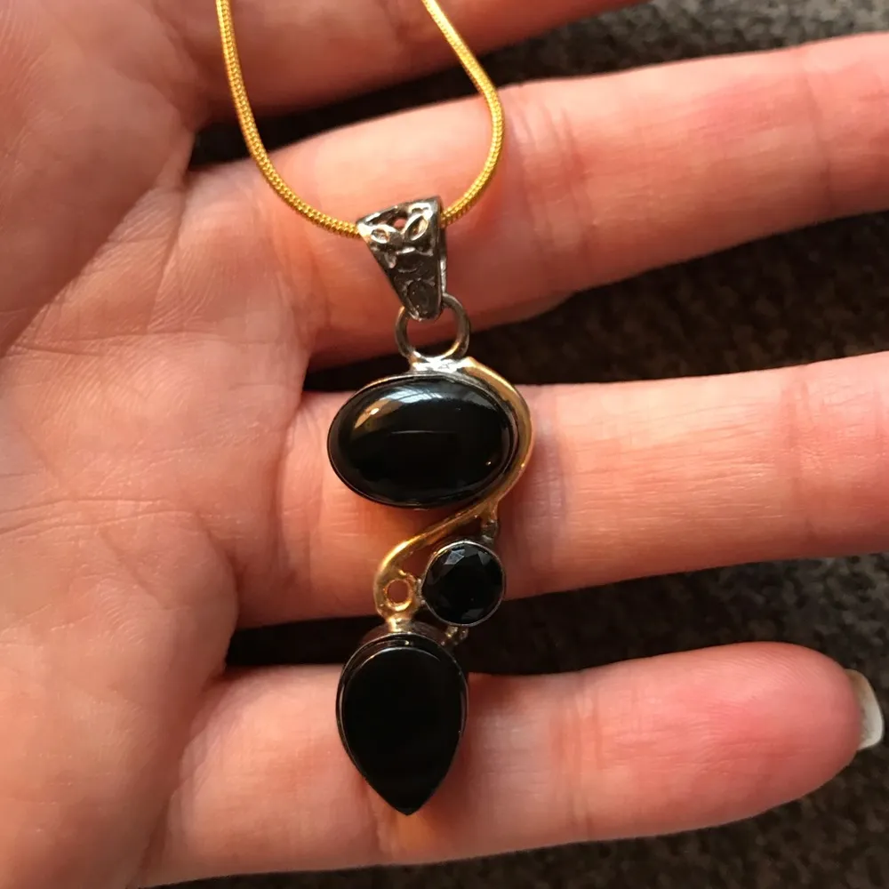 Cute Black onyx Rhodium Necklace w GF yellow chain - Image 4