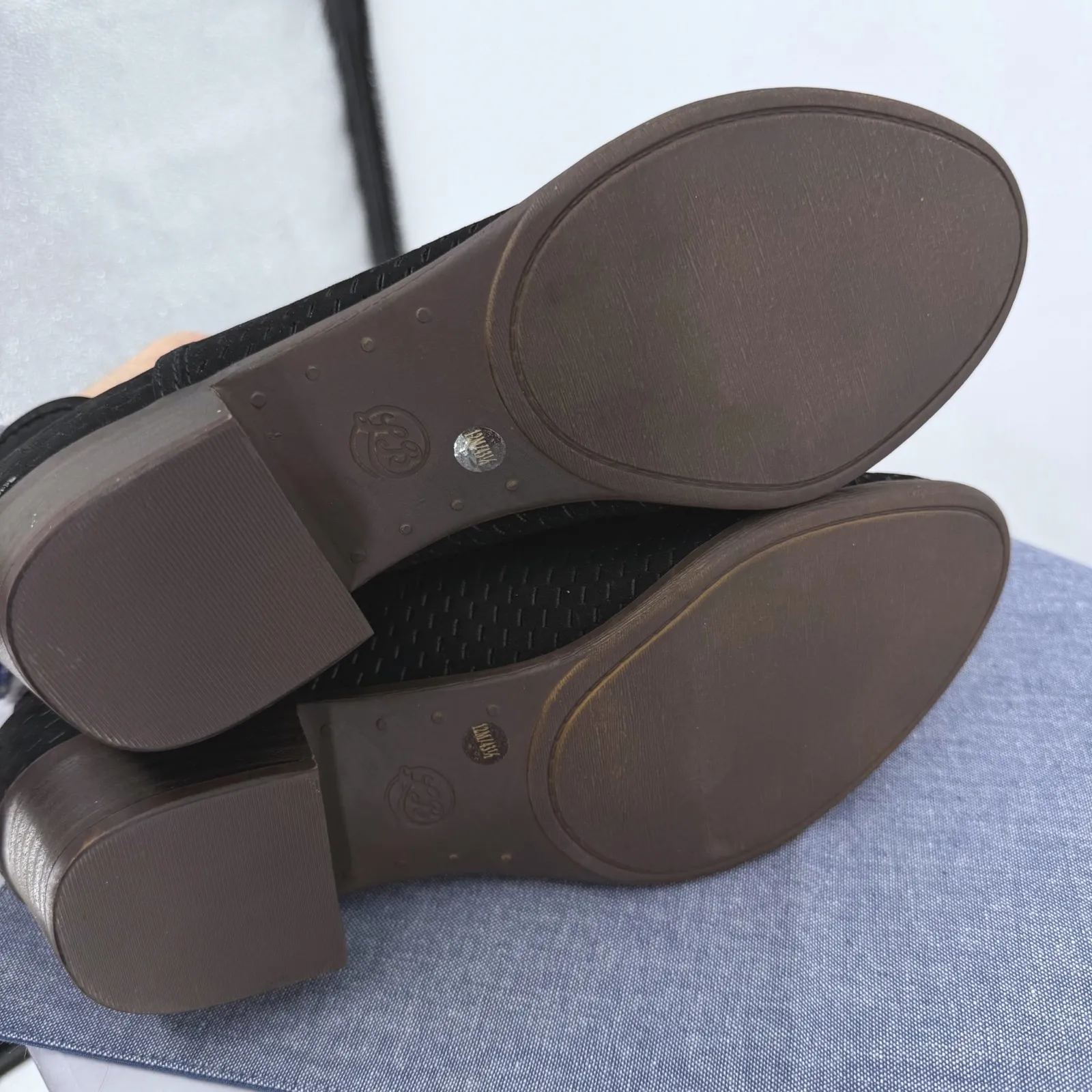 Lucky Brand Baley Black Suede Perforated V Cut Ankle Boots 12M Chop Out Boho - Image 4