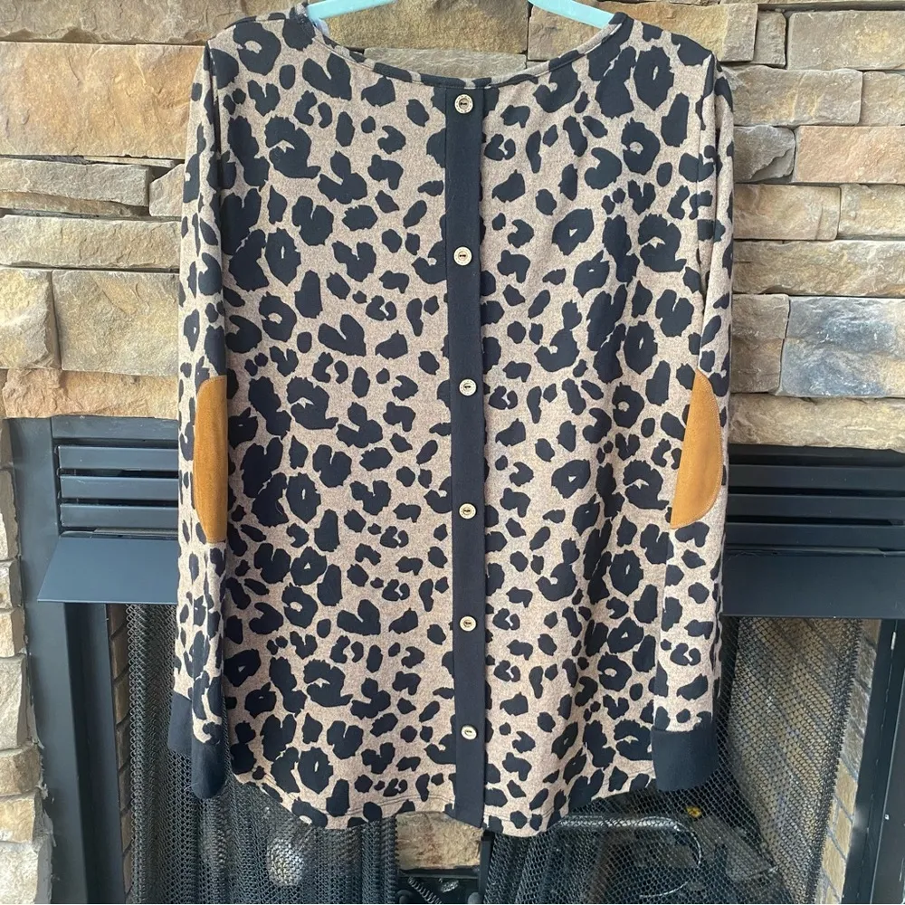 Pink Clover NWT  Abby button back leopard print sweater size XL - Image 3