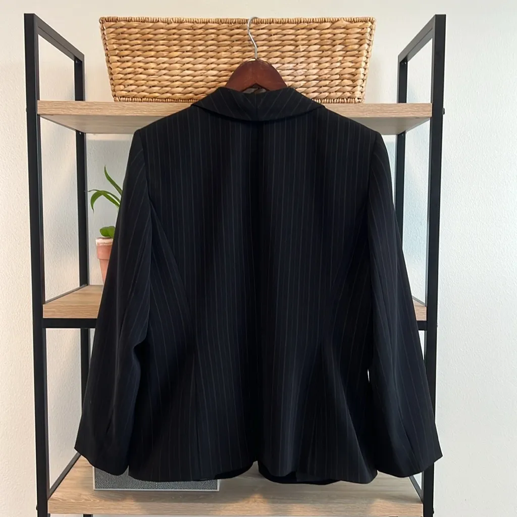 Tahari Arthur S. Levine Black Pinstripe Long Power Suit Blazer, 14 - Image 6