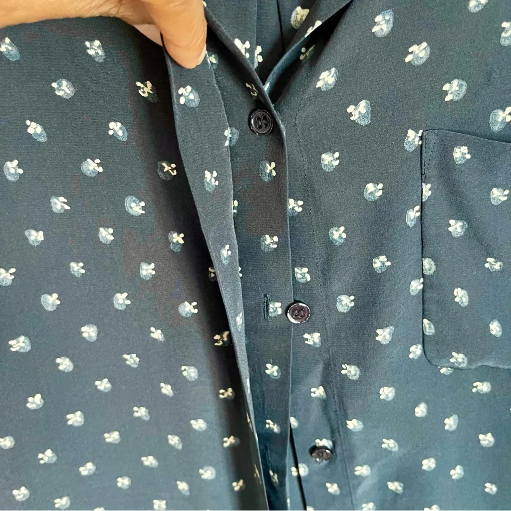 VINCE | Navy Blue Floral Silk Button-Down Blouse Sz 6 - Image 4