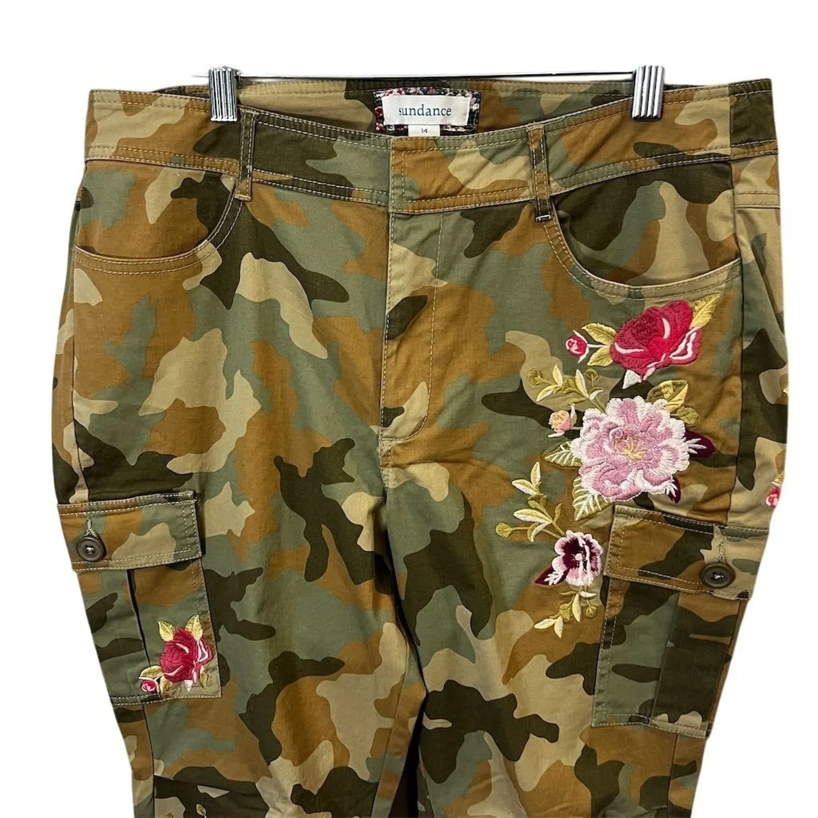 Sundance Camo Cargo Pants Size 14 Womens Green Floral Embroidered Tapered Leg - Image 2