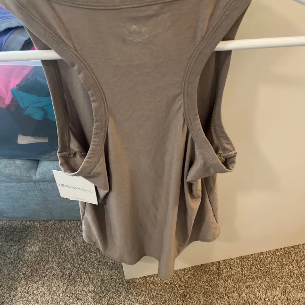Beyond yoga Spacedye featherweight tank top, new with tags small - Image 4