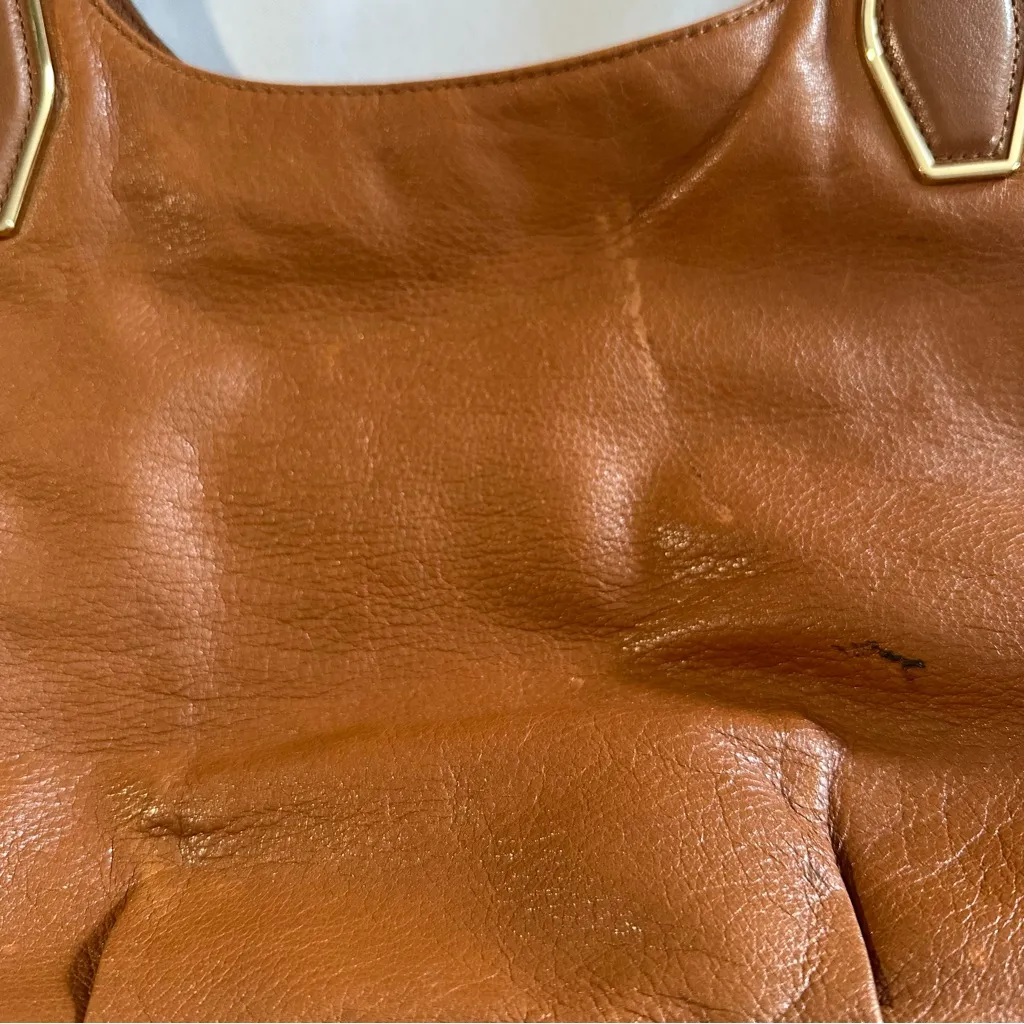 Michael Kors • Vanessa Medium Leather Shoulder Purse Gold Soft Expands Side Zip - Image 4