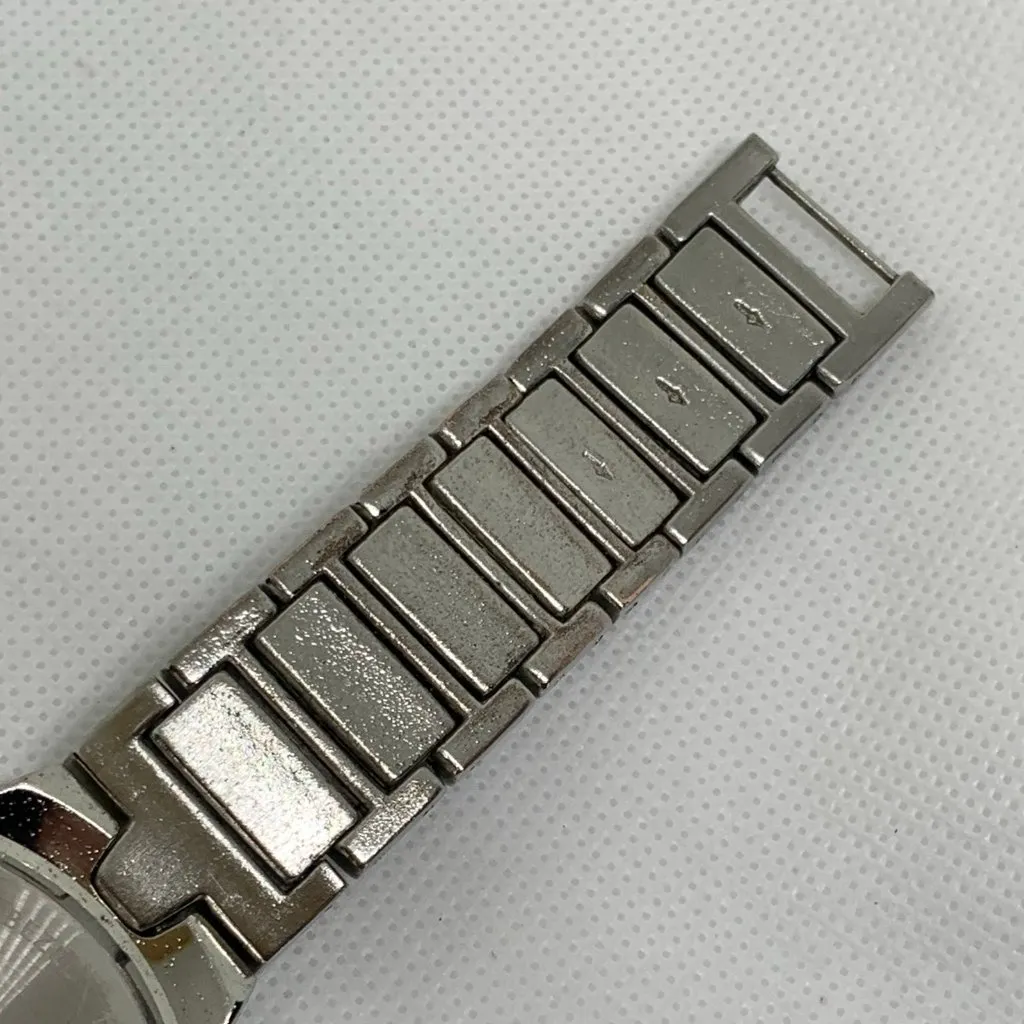 Details vintage men watch silver gold tone 39mm quartz analog up to 8.5” running - Image 7