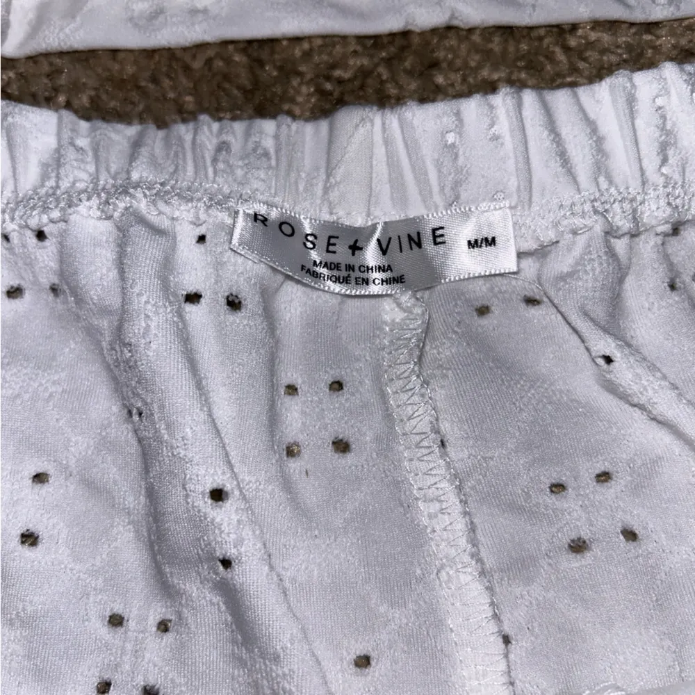 Ardene Rose + Vine White Eyelet Pajama Set Size M - Image 3