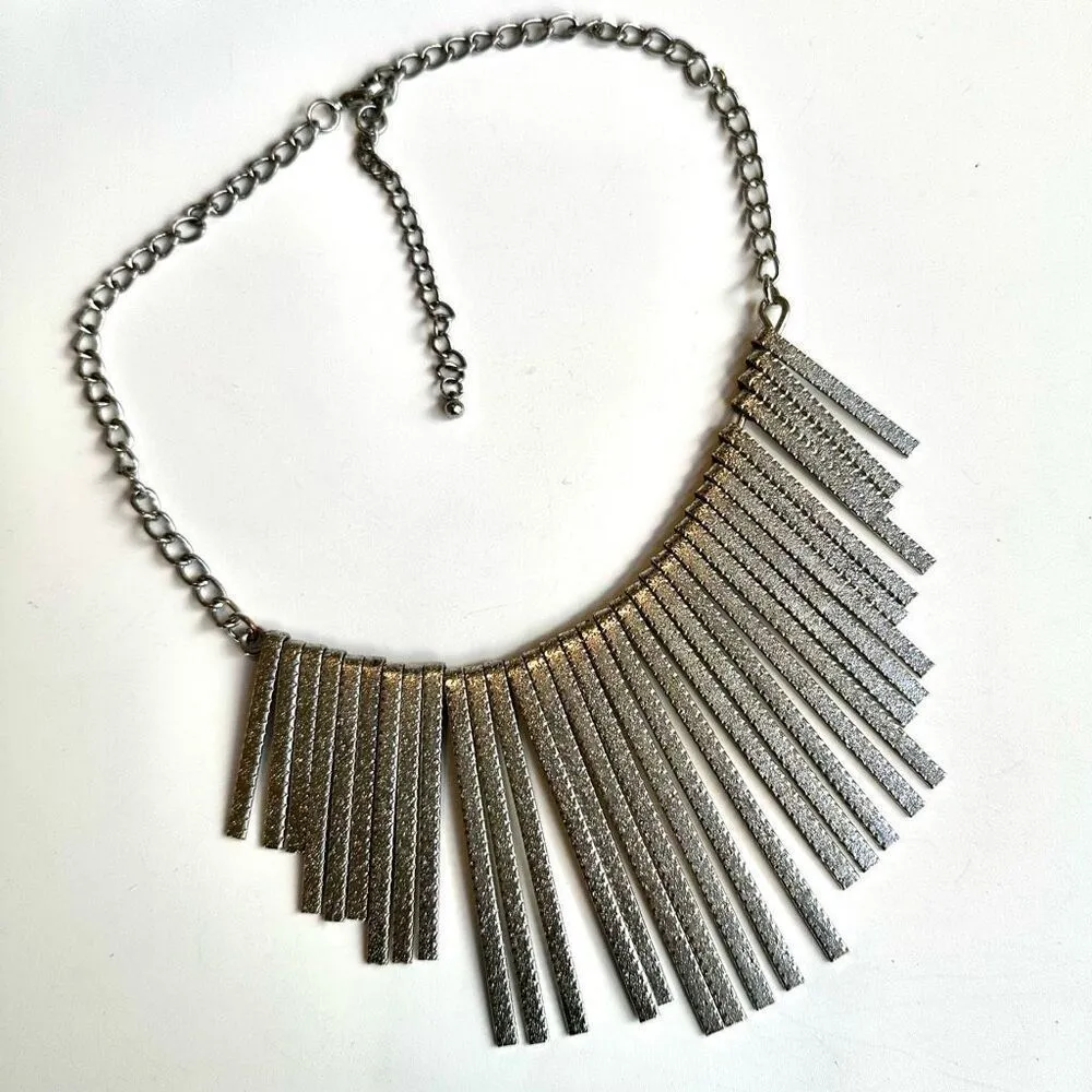 Silver tone Fan Statement Necklace - Image 3