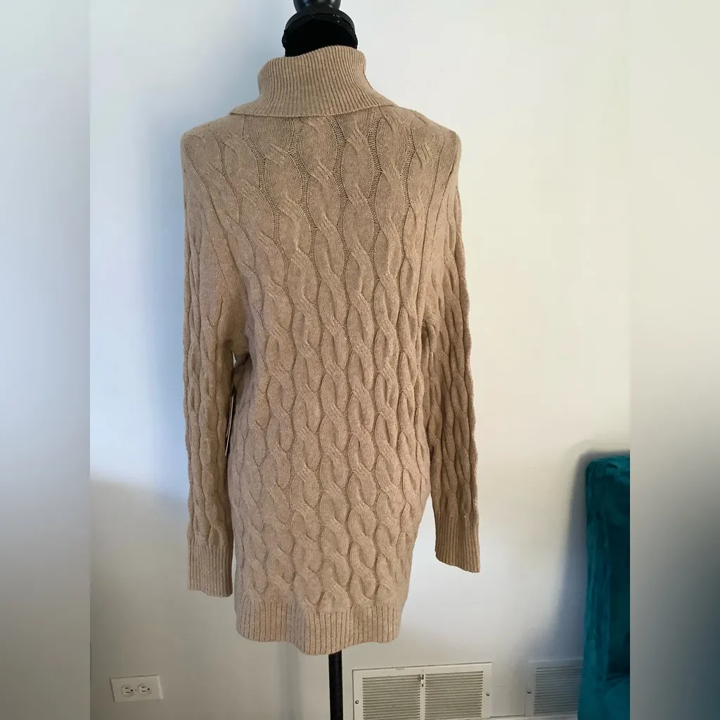 Nice comfy tunic length sweater NWT 🌸 - Image 2