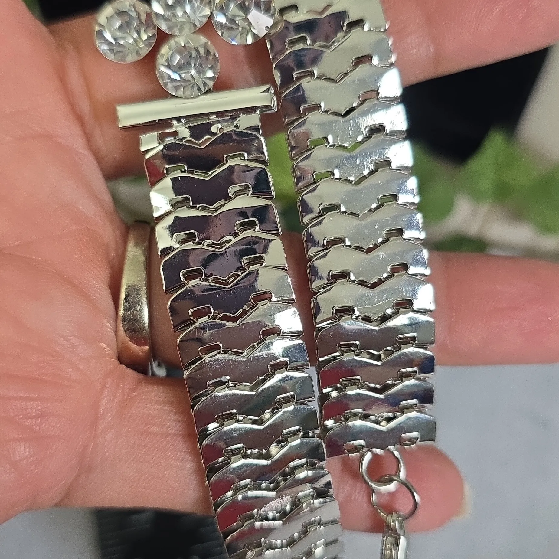 Glam Silver with Rhinstone Flower Choker Necklace with Earrings Set - Image 4