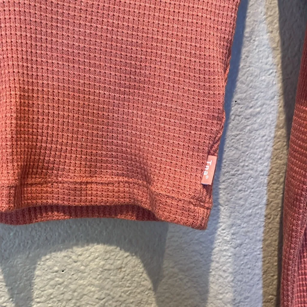 Aritzia TNA Women’s Waffle knit notch neck shirt size XXS - Image 3