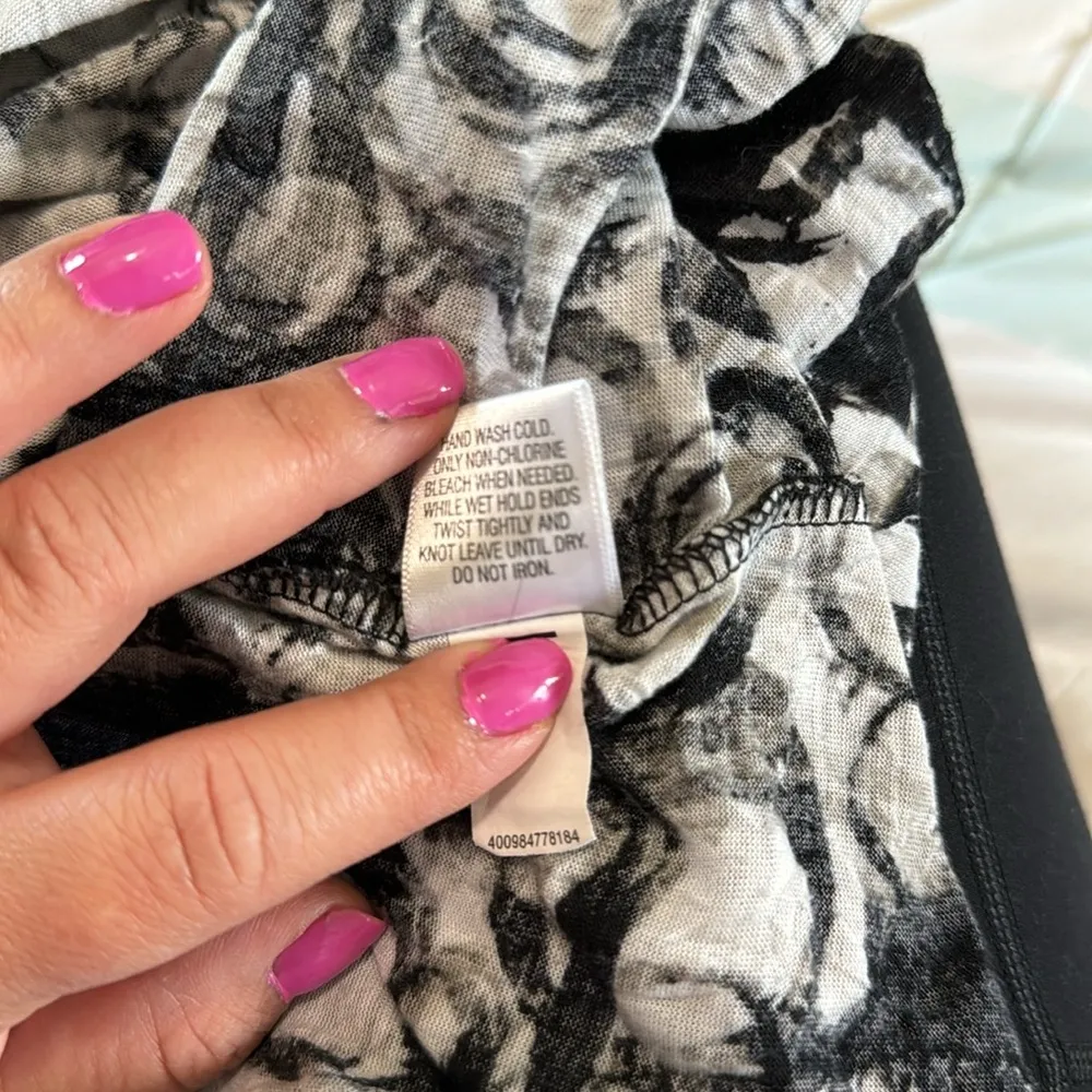 Simply Vera by Vera Wang Cap Sleeve Top Black & White PM - Image 5