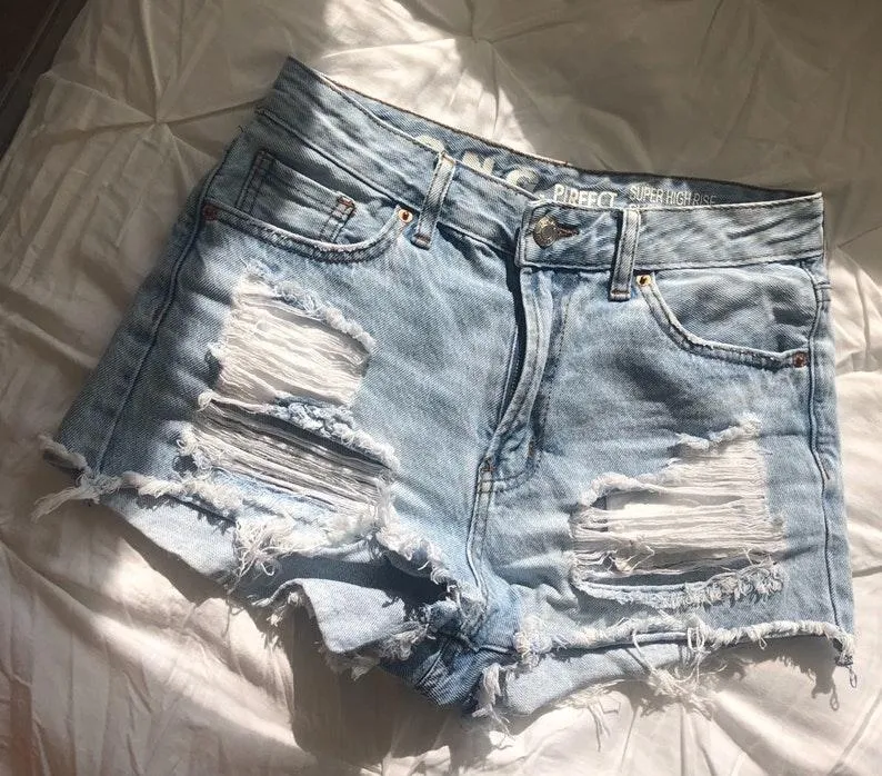 Boutique Distressed Jean Shorts Size 27 - Image 3