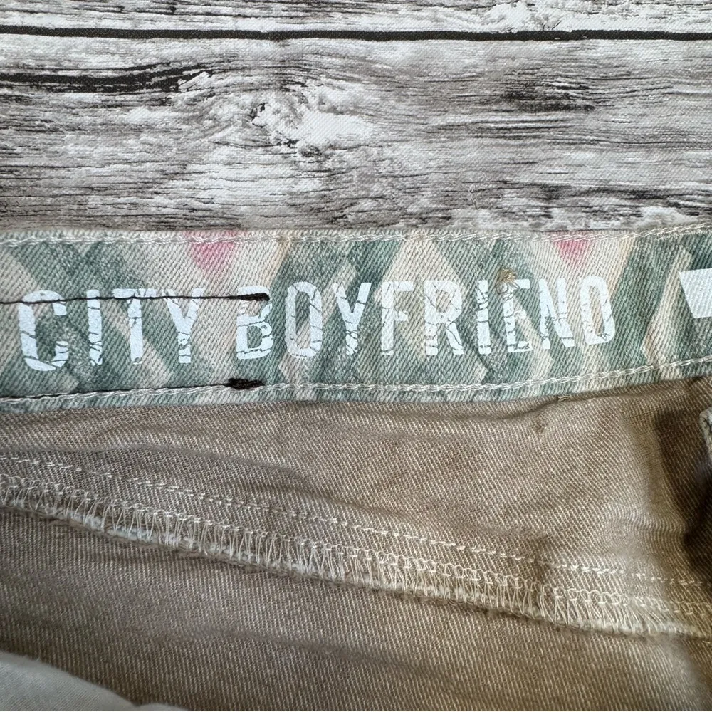 DKNY Jeans Women's Boyfriend Denim Shorts Aztec Cream Pink Green 14 Stretch Cuff - Image 8