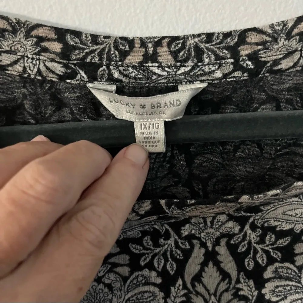 Lucky Brand Black and White knit top - Image 4