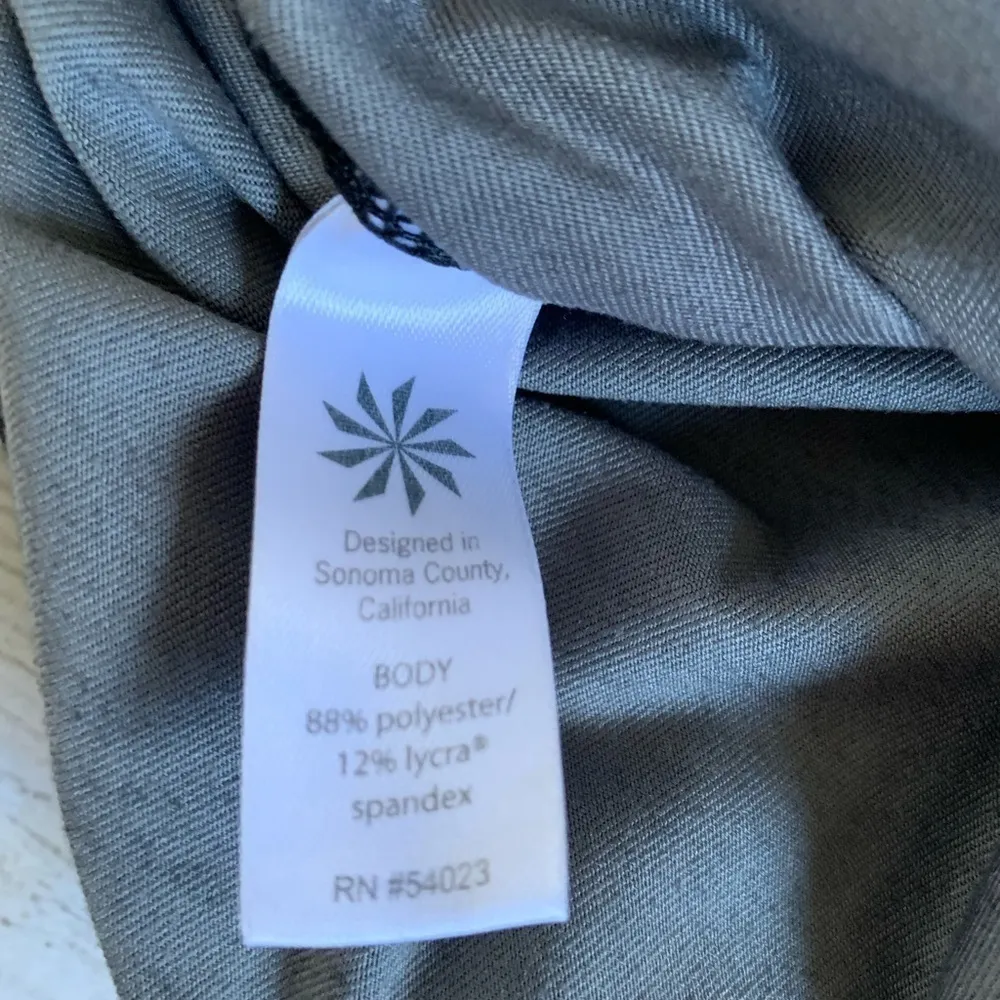 Athleta Zebra Chaturanga Capri Leggings Small - Image 10