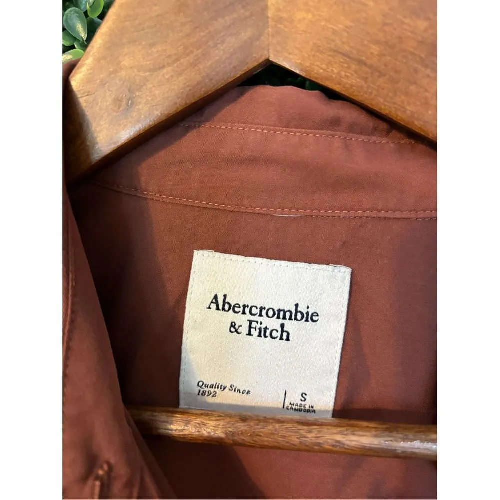 Abercrombie and Fitch Rust Brown Satin Button Up Blouse Size Small - Image 2