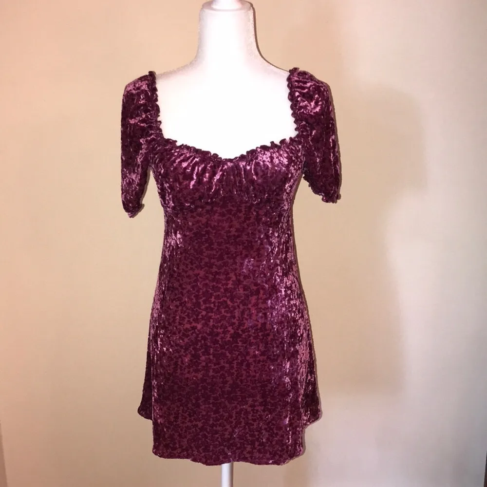 UO Cassandra Velvet Puff Sleeve Mini Dress - Image 4