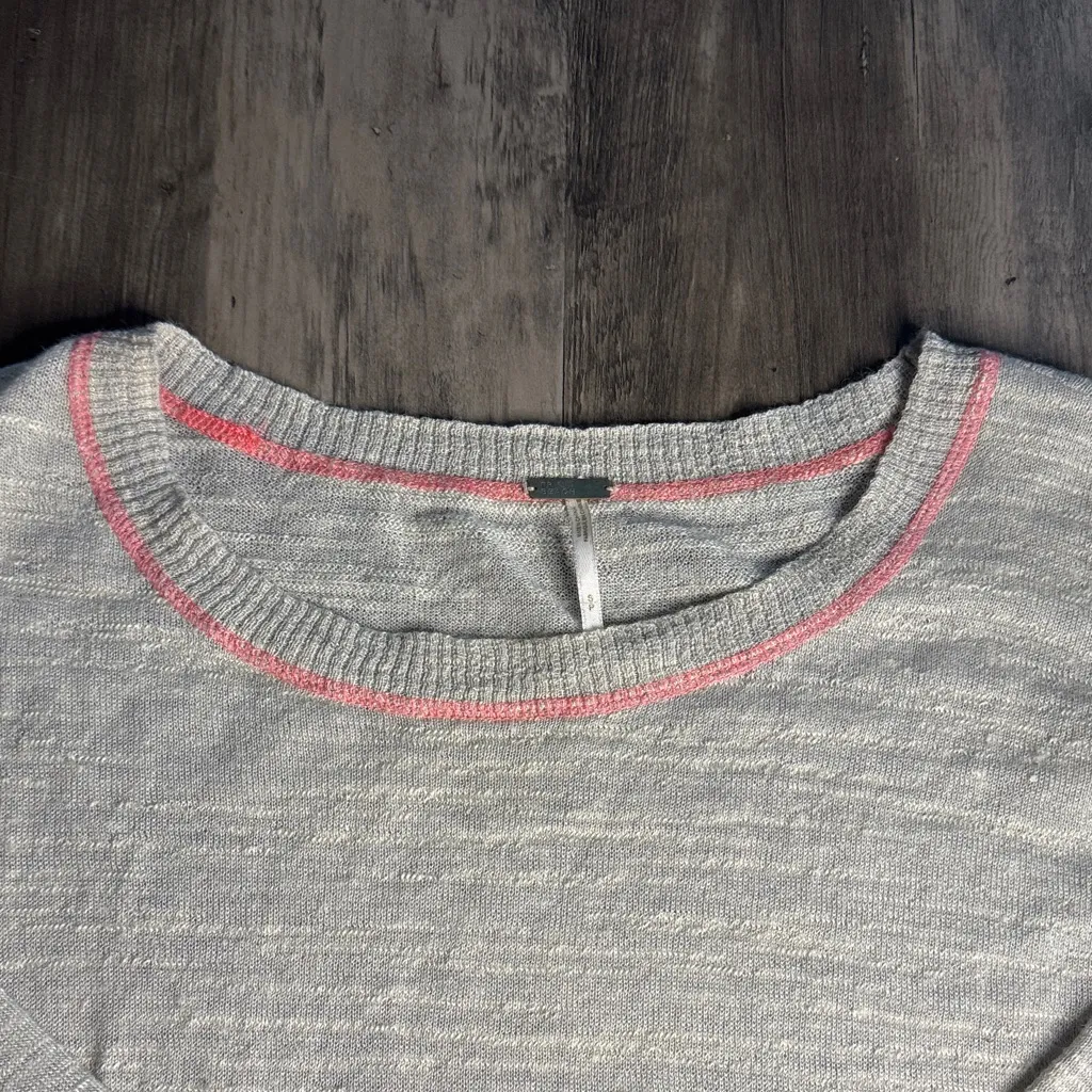 Free People Grey and Cream Light Weight Sweater with Pink Trim - Image 5