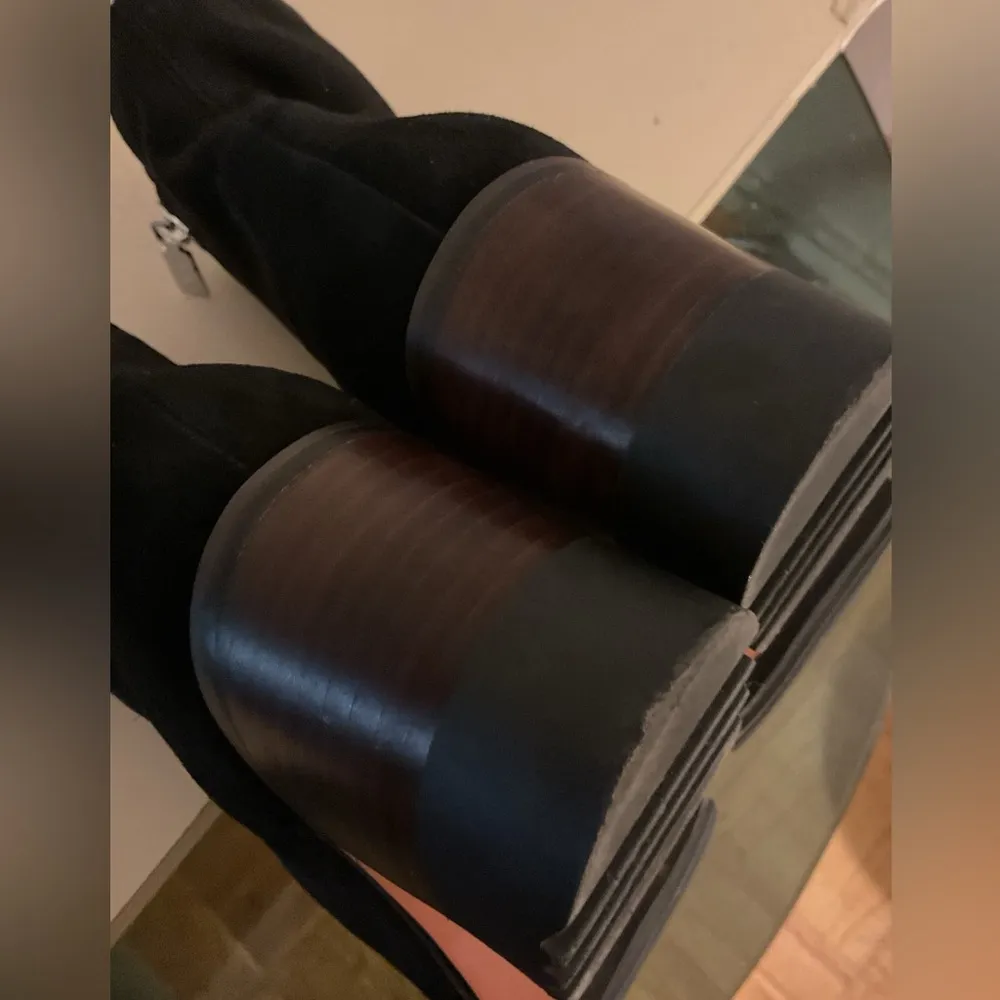 Blondo women waterproof Black Suede Chelsea heel Robynn Ankle Boots size 7.5 - Image 8