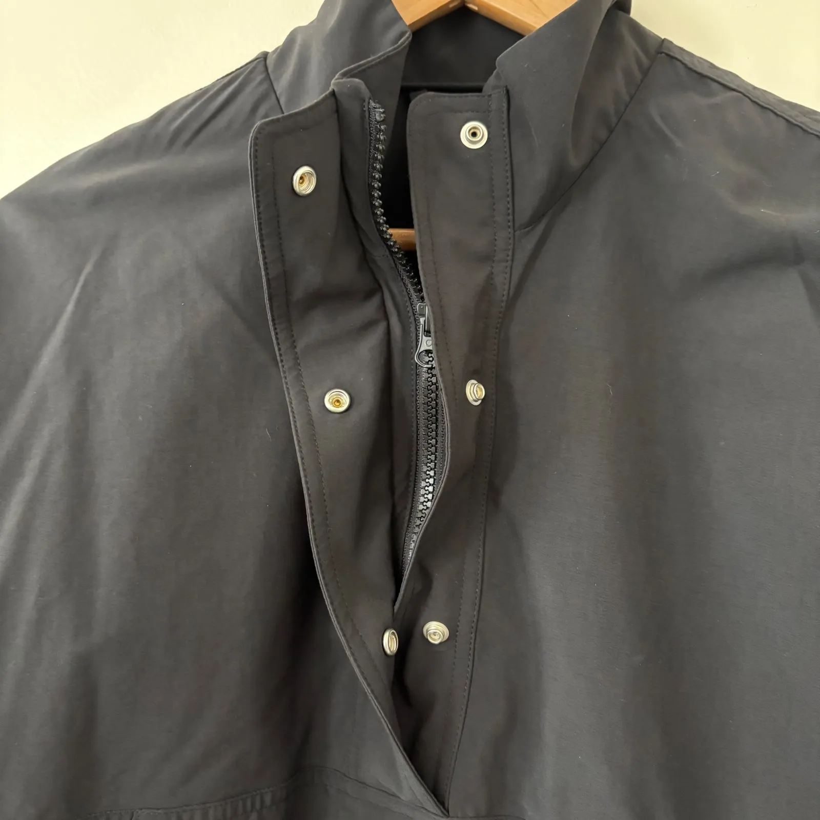 GapFit Women's Black Pullover Commuter Jacket Snap Button Mock NeckSleeve Size M - Image 8