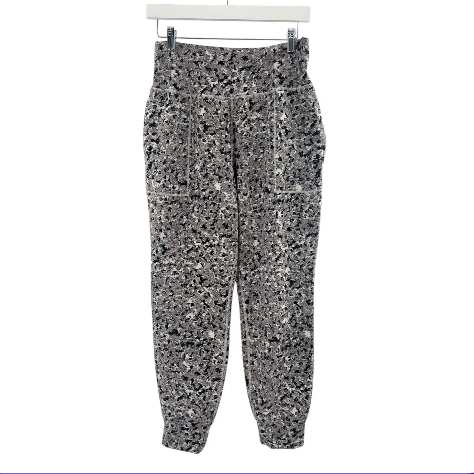 Athleta Salutation Textured Jogger pants in the Meadow Decadent Sz M - Image 3