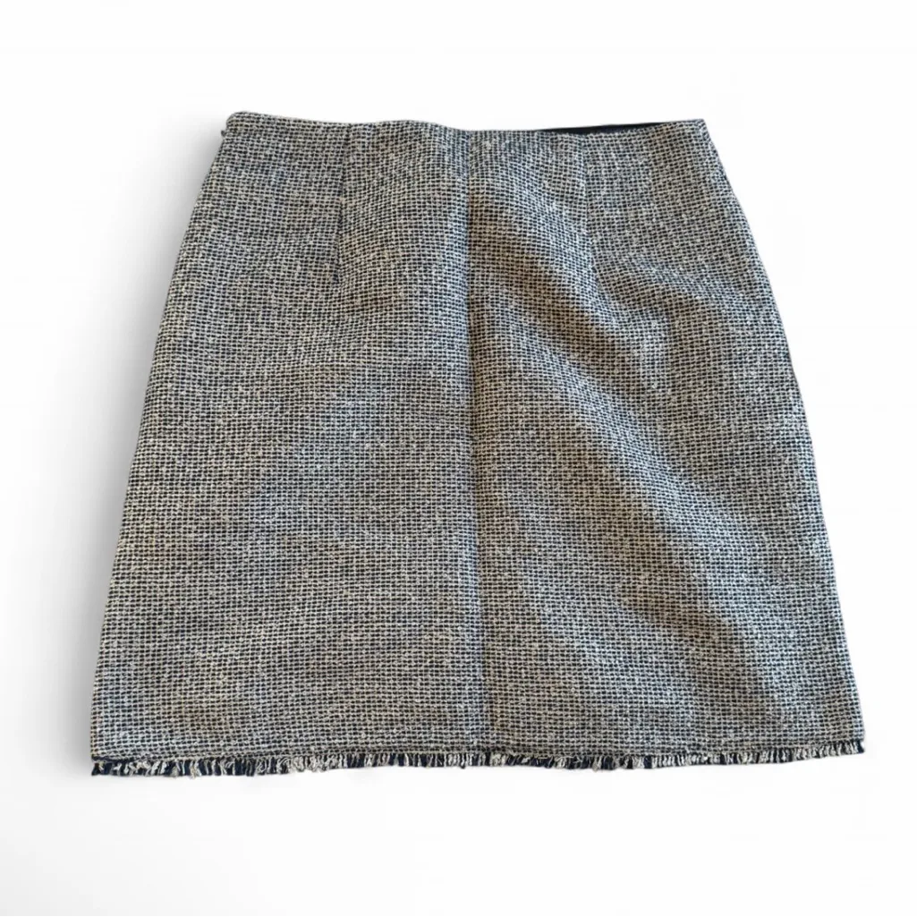Banana Republic Tweed Skirt Navy White 2 Frayed Edges Metallic Threads Preppy - Image 2